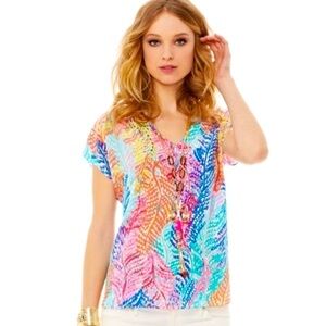 Lilly Pulitzer Asher Preppy Electric
Feel Print Silk Short Sleeve coastal Top